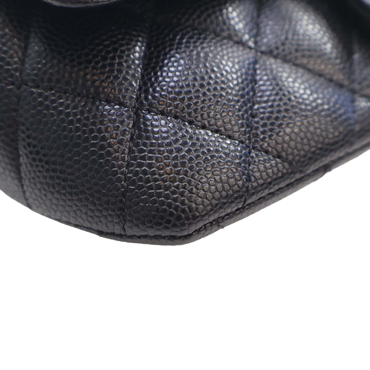 Chanel CC Matelassé Caviar Sunglasses Étui avec chaîne