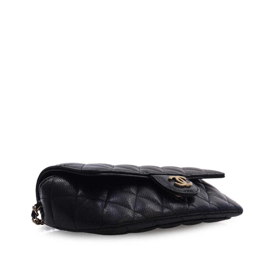 Chanel CC Matelassé Caviar Sunglasses Étui avec chaîne