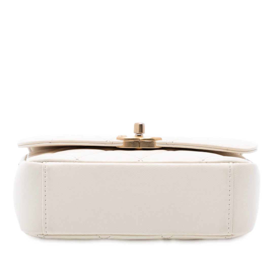 Chanel Small Matelassé Cuir d’agneau CC Coin à rabat