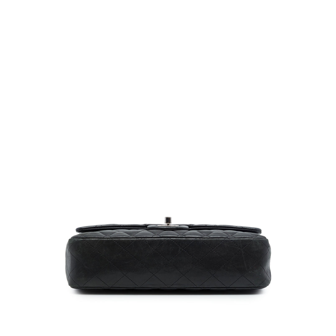 Chanel Classic Double rabat Moyen Cuir d'agneau Noir – vue 3 – GABY PARIS
