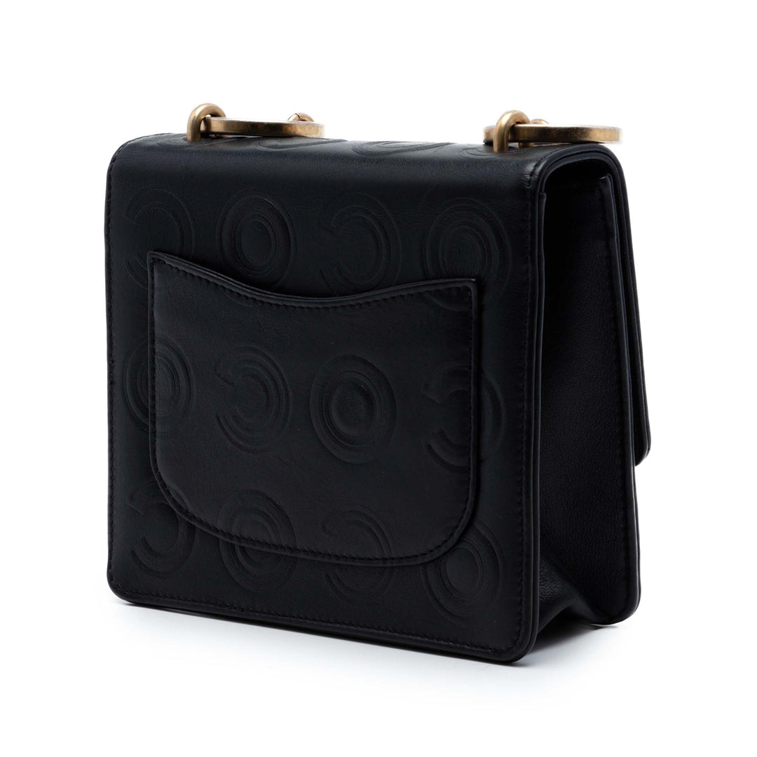 Chanel Mini Square Cuir de veau Coco embossé à rabat
