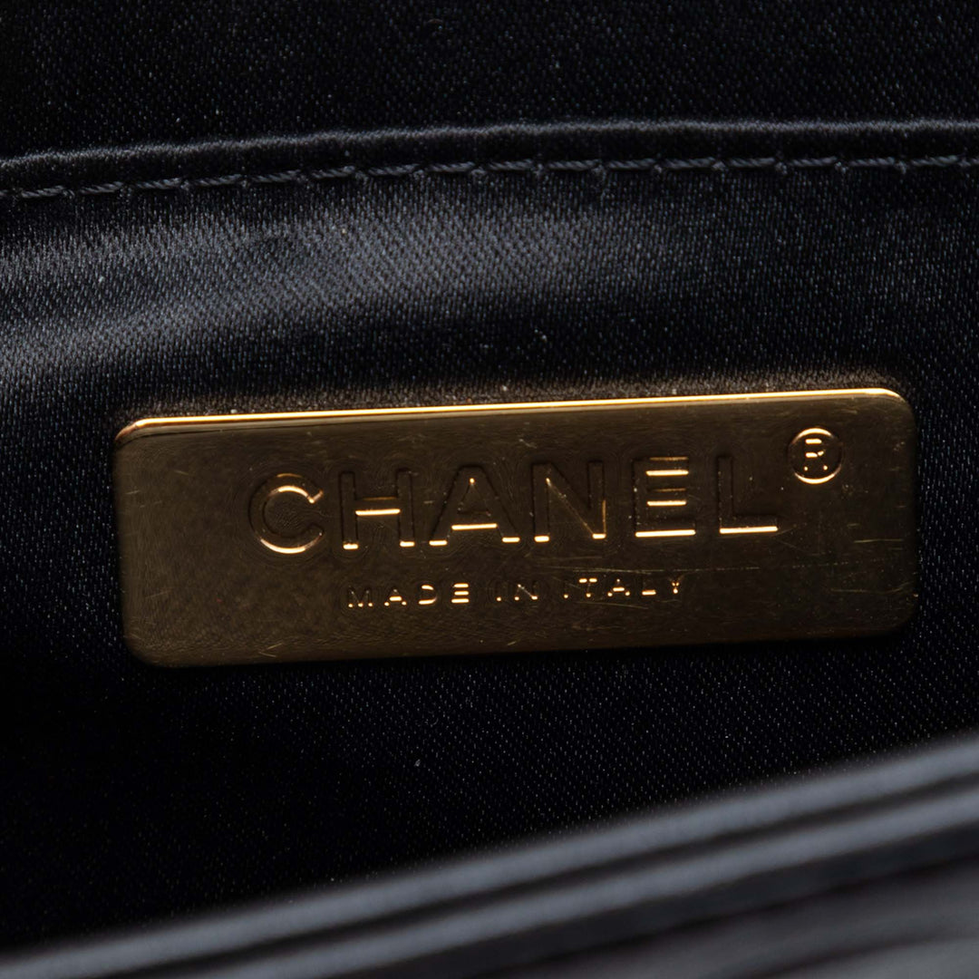 Chanel Mini Square Cuir de veau Coco embossé à rabat