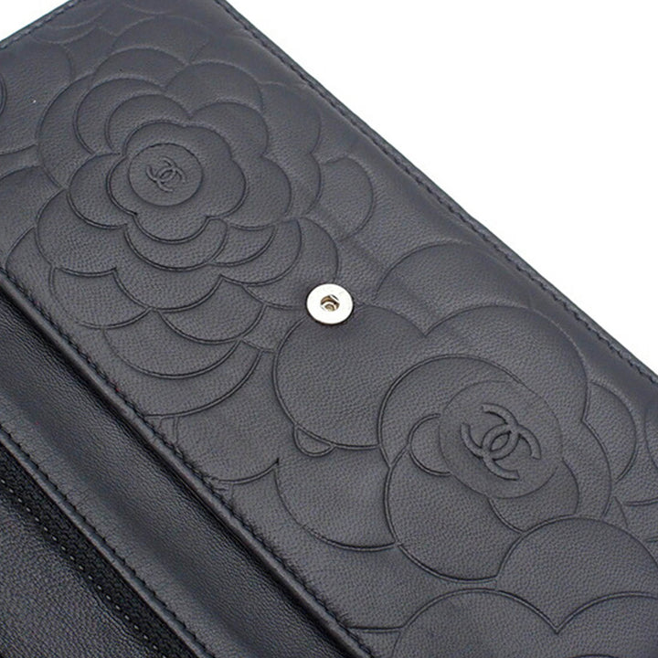 CC embossé Camellia Wallet on Chain Cuir d'agneau Noir