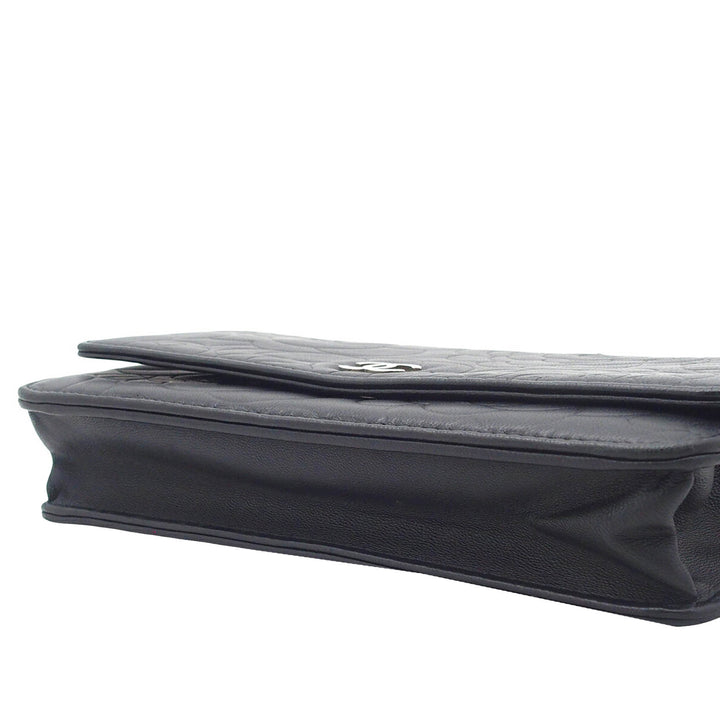 CC embossé Camellia Wallet on Chain Cuir d'agneau Noir