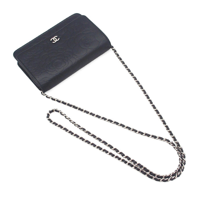 CC embossé Camellia Wallet on Chain Cuir d'agneau Noir