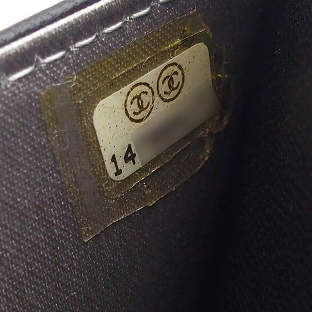 CC embossé Camellia Wallet on Chain Cuir d'agneau Noir