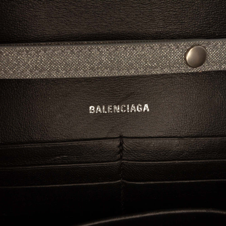 Balenciaga Sac bandoulière Glitter Hourglass Wallet on Chain Argenté – vue 5 – GABY PARIS
