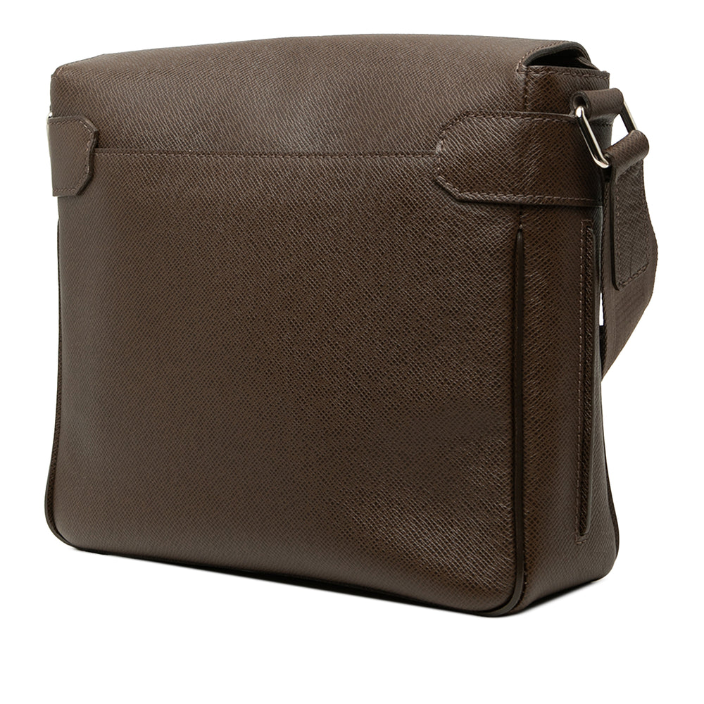 Louis Vuitton Taiga Roman PM Marron – vue 2 – GABY PARIS