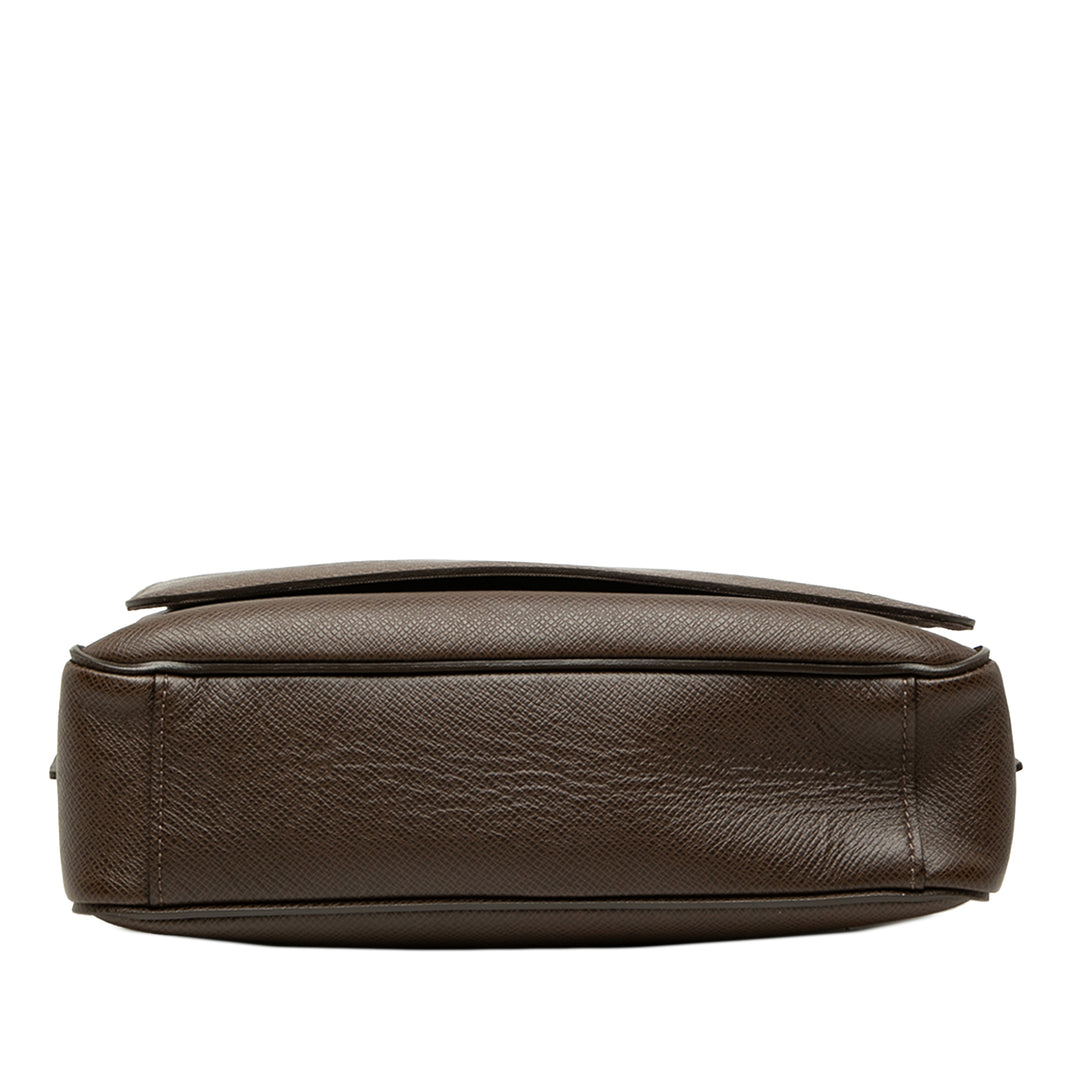 Louis Vuitton Taiga Roman PM Marron – vue 3 – GABY PARIS