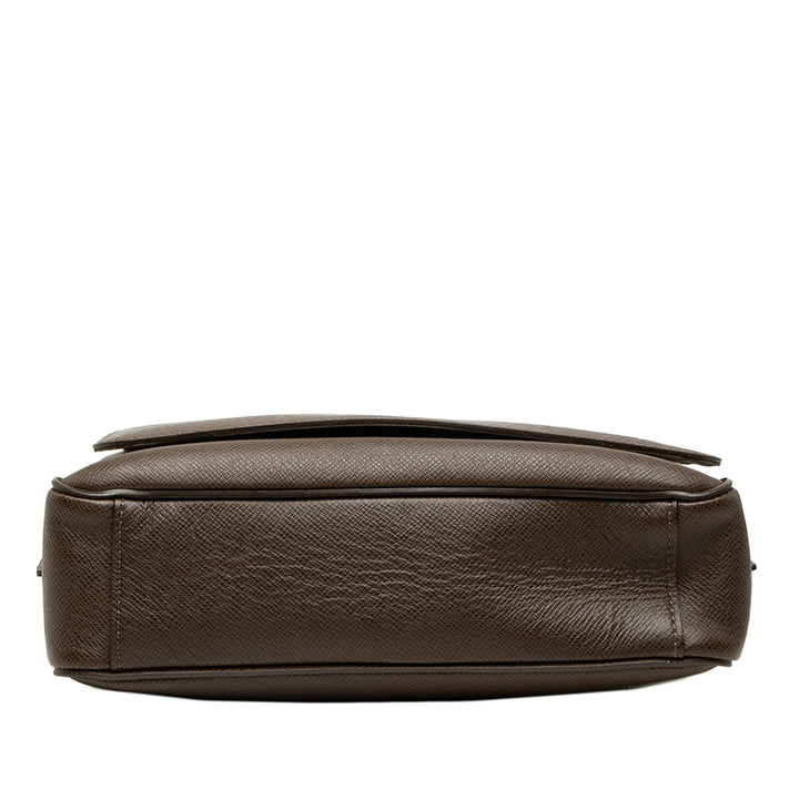 Louis Vuitton Taiga Roman PM Marron – vue 3 – GABY PARIS