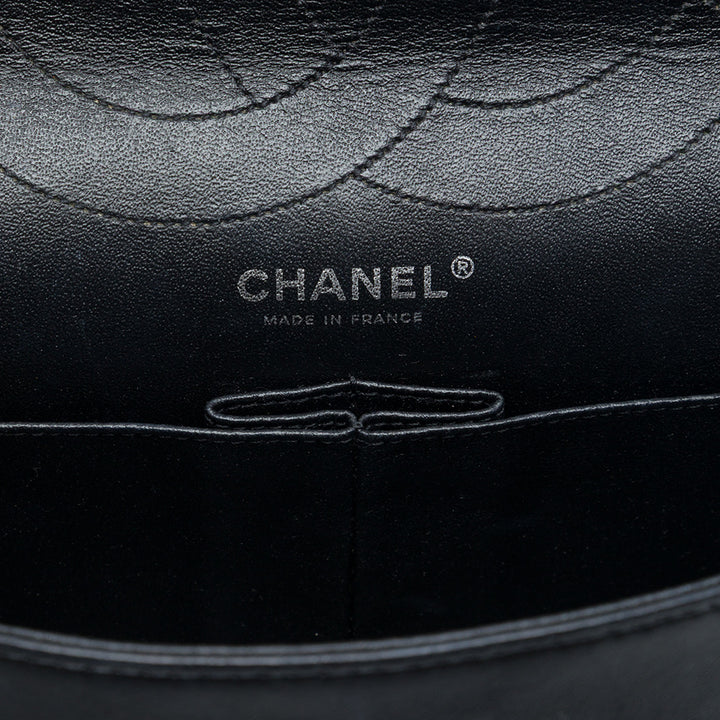 Chanel Sac porté épaule Matelassé vieilli Reissue 2.55 Double rabat 227 Cuir de veau Noir – vue 5 – GABY PARIS