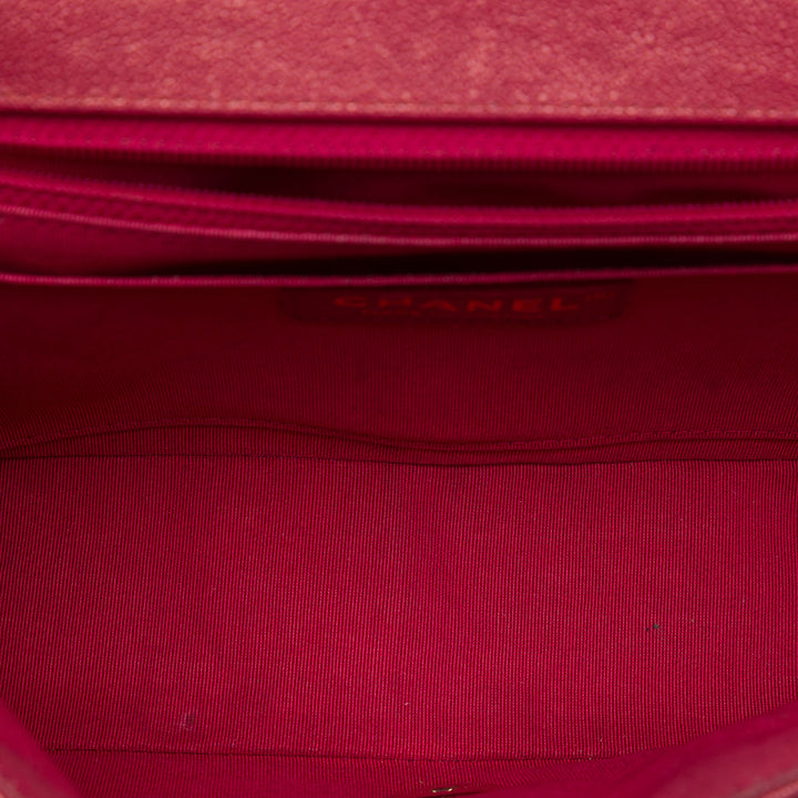 Chanel Chevron Irisé Statement à rabat Moyen Cuir caviar Rouge – vue 4 – GABY PARIS