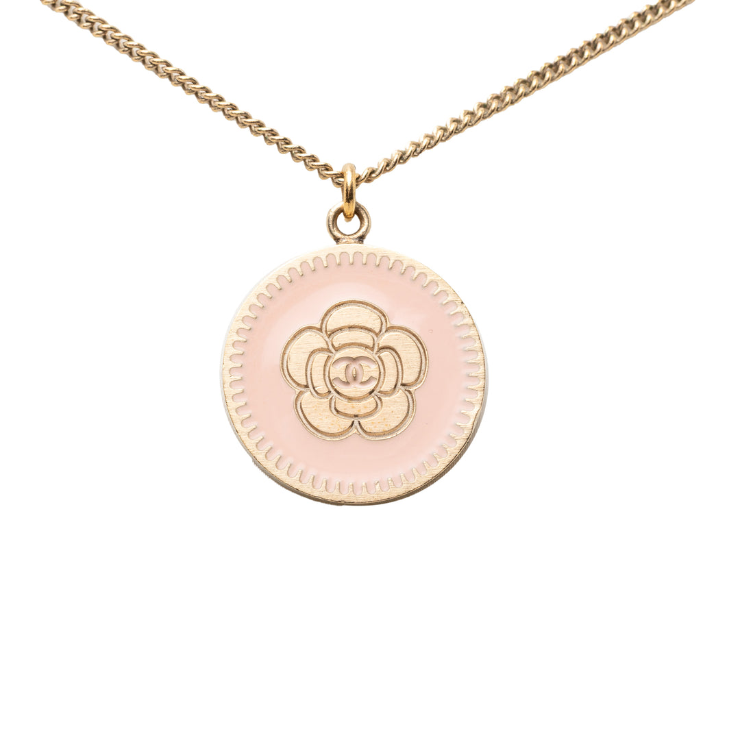 Chanel CC plaqué Émail Camellia Rond Pendant Collier