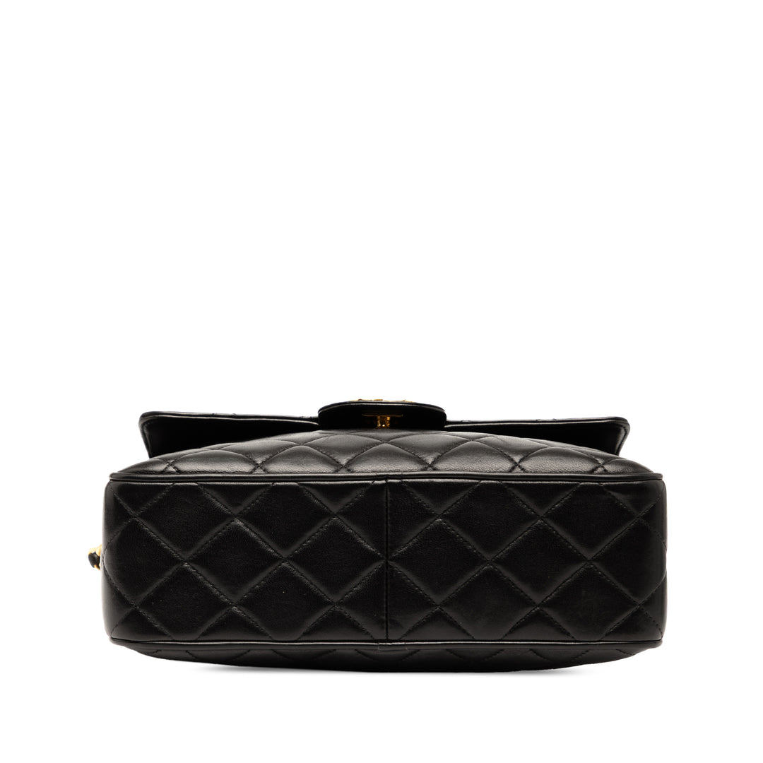 Chanel Small CC Quilted Cuir d’agneau Tassel Flap Sac caméra Noir – GABY PARIS Authentique