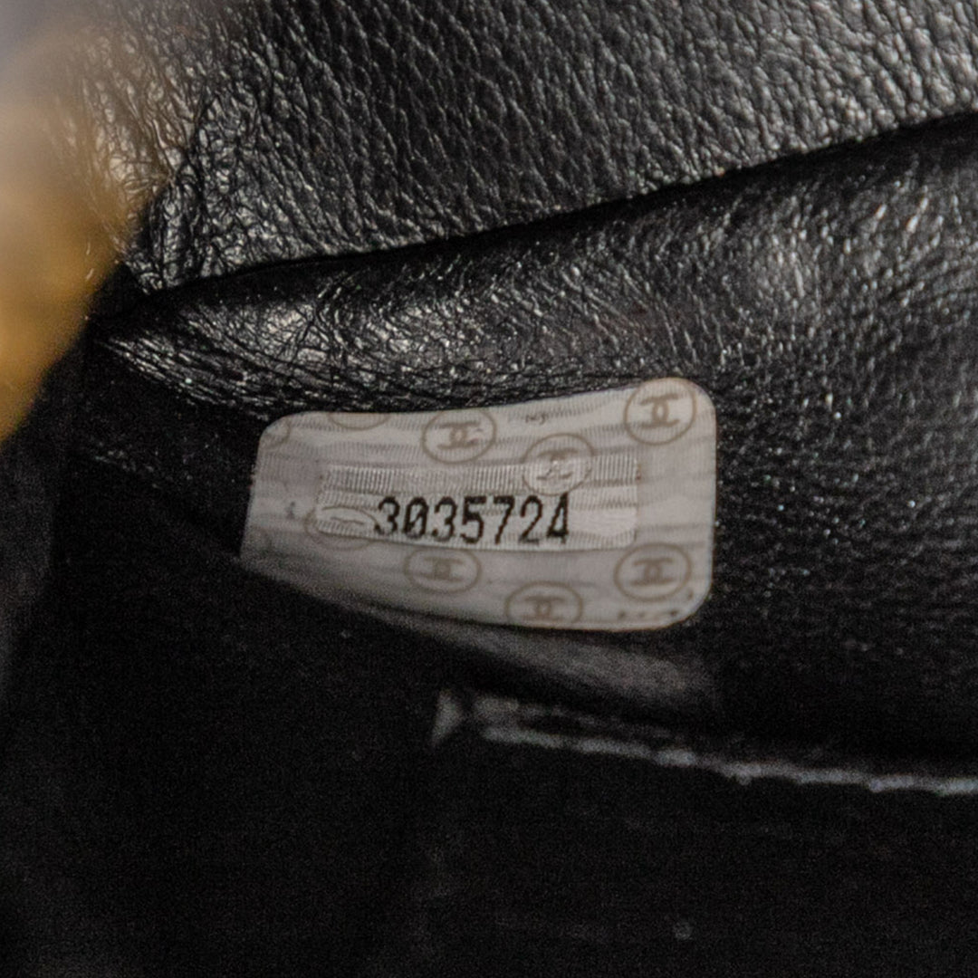 Chanel Small CC Quilted Cuir d’agneau Tassel Flap Sac caméra Noir – GABY PARIS Authentique