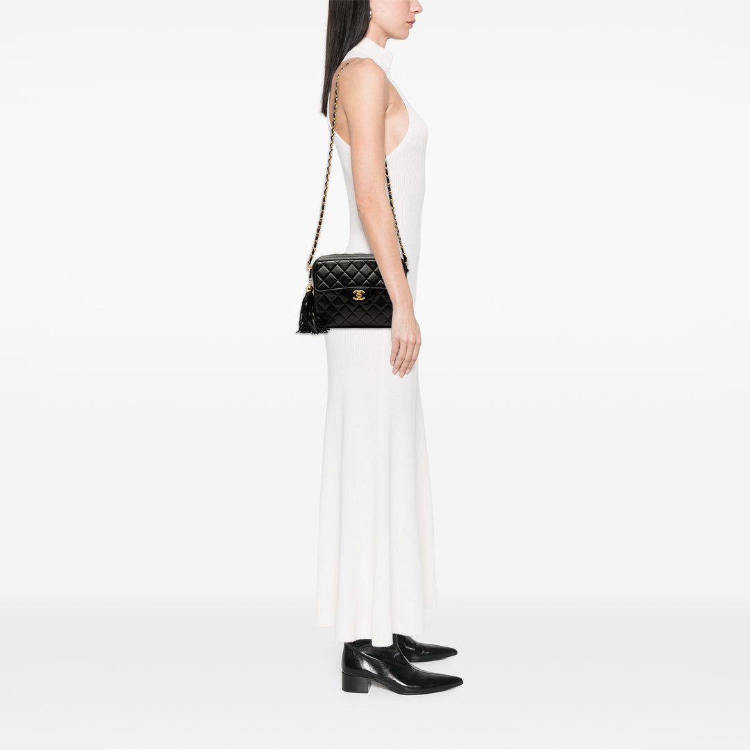 Chanel Small CC Quilted Cuir d’agneau Tassel Flap Sac caméra Noir – GABY PARIS Authentique