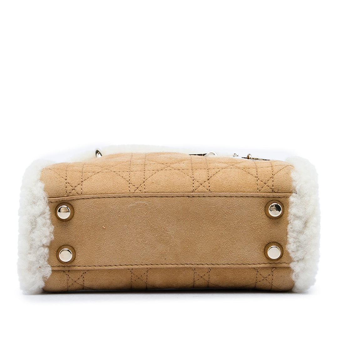 Dior Sac à main Lady Dior Cannage with Shearling Trim Mini Marron – vue 3 – GABY PARIS