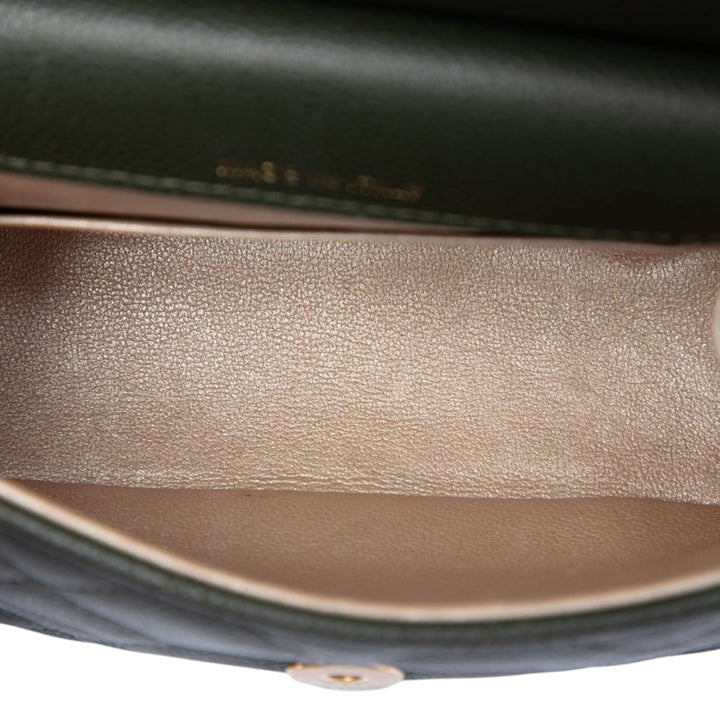 Chanel Small CC Matelassé Caviar Bar à rabat Pochette avec chaîne