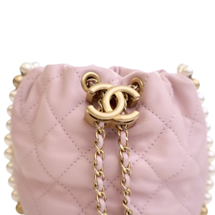 Chanel Mini Matelassé Cuir de veau About Perles Drawstring Bucket Sac