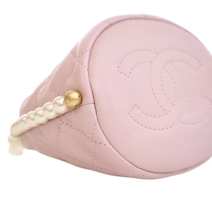 Chanel Mini Matelassé Cuir de veau About Perles Drawstring Bucket Sac