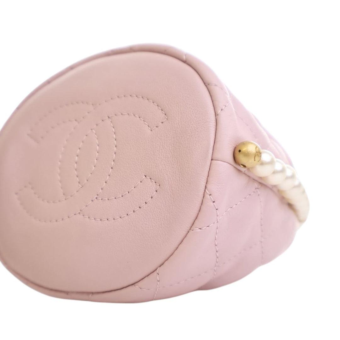 Chanel Mini Matelassé Cuir de veau About Perles Drawstring Bucket Sac