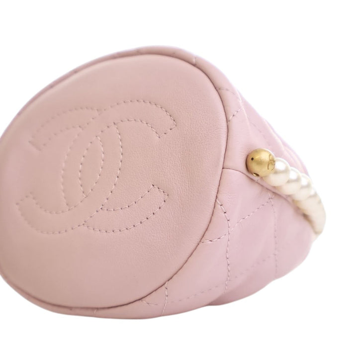 Chanel Mini Matelassé Cuir de veau About Perles Drawstring Bucket Sac