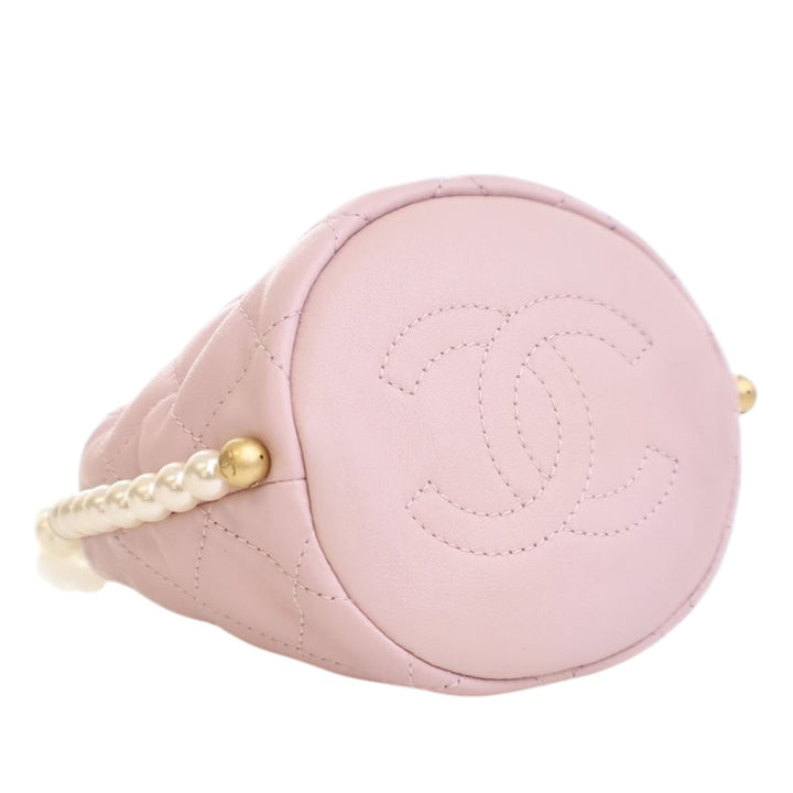 Chanel Mini Matelassé Cuir de veau About Perles Drawstring Bucket Sac