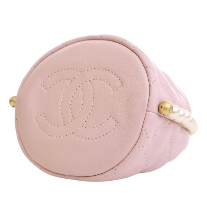 Chanel Mini Matelassé Cuir de veau About Perles Drawstring Bucket Sac