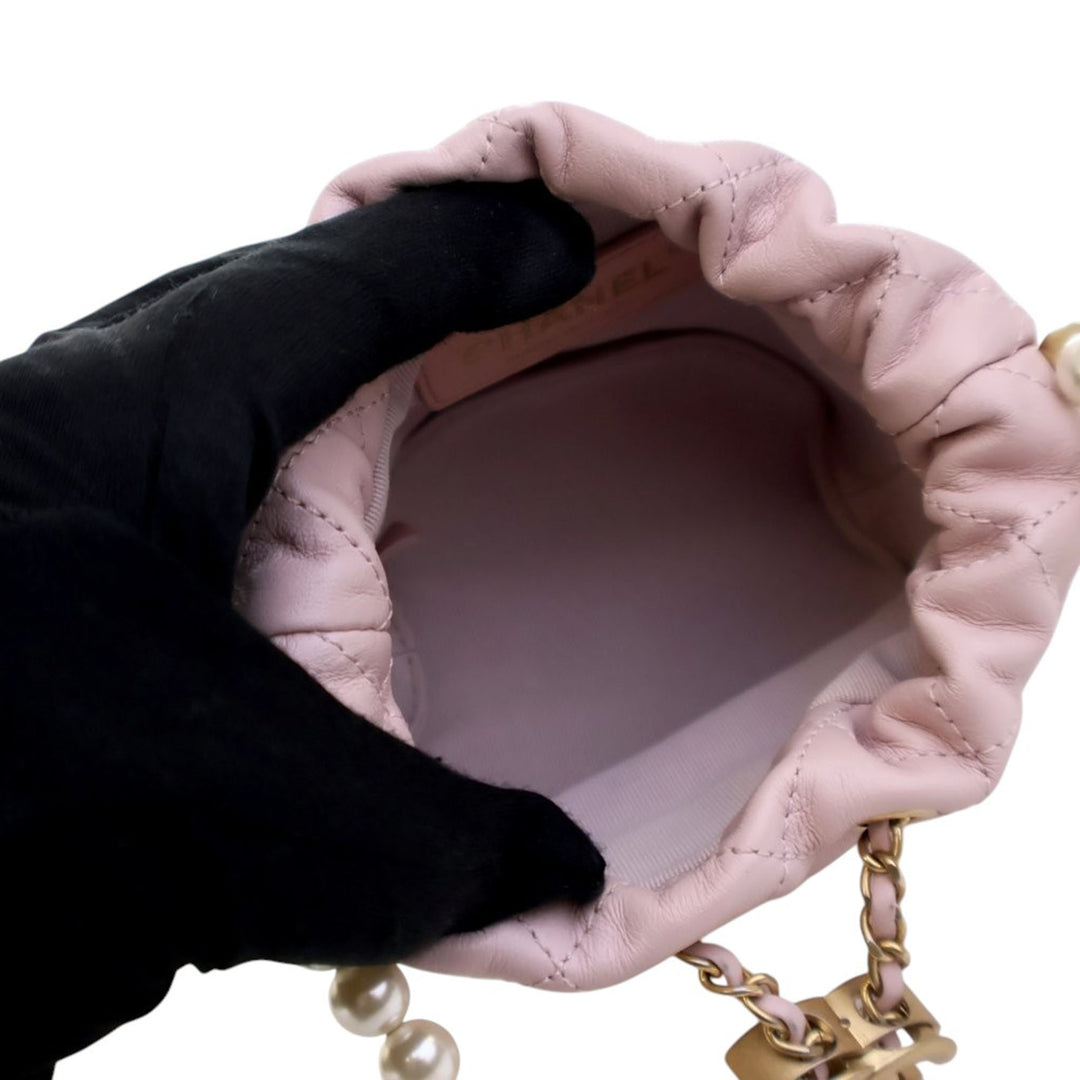 Chanel Mini Matelassé Cuir de veau About Perles Drawstring Bucket Sac