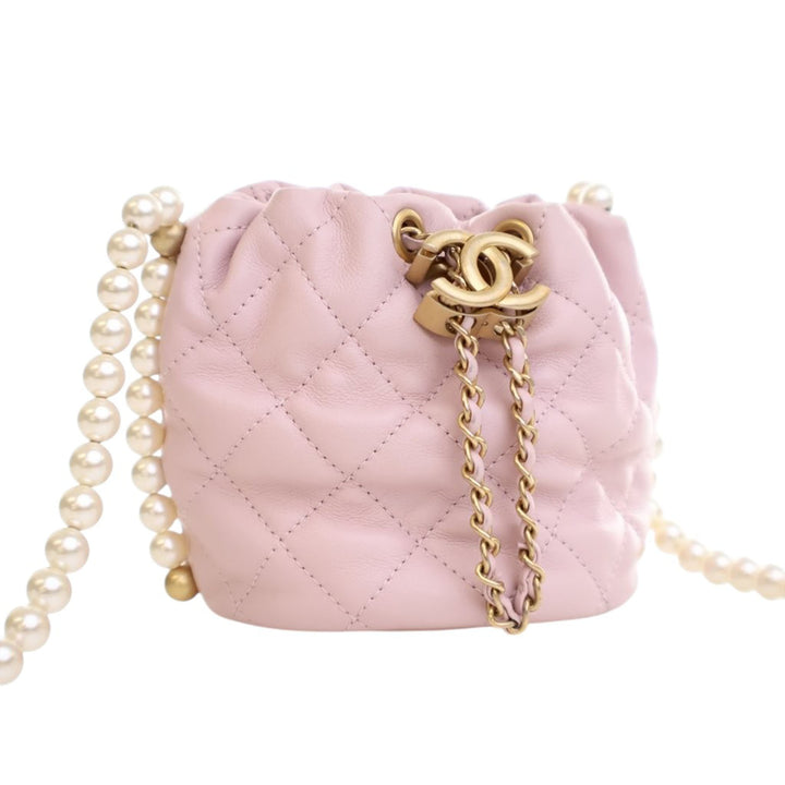 Chanel Mini Matelassé Cuir de veau About Perles Drawstring Bucket Sac