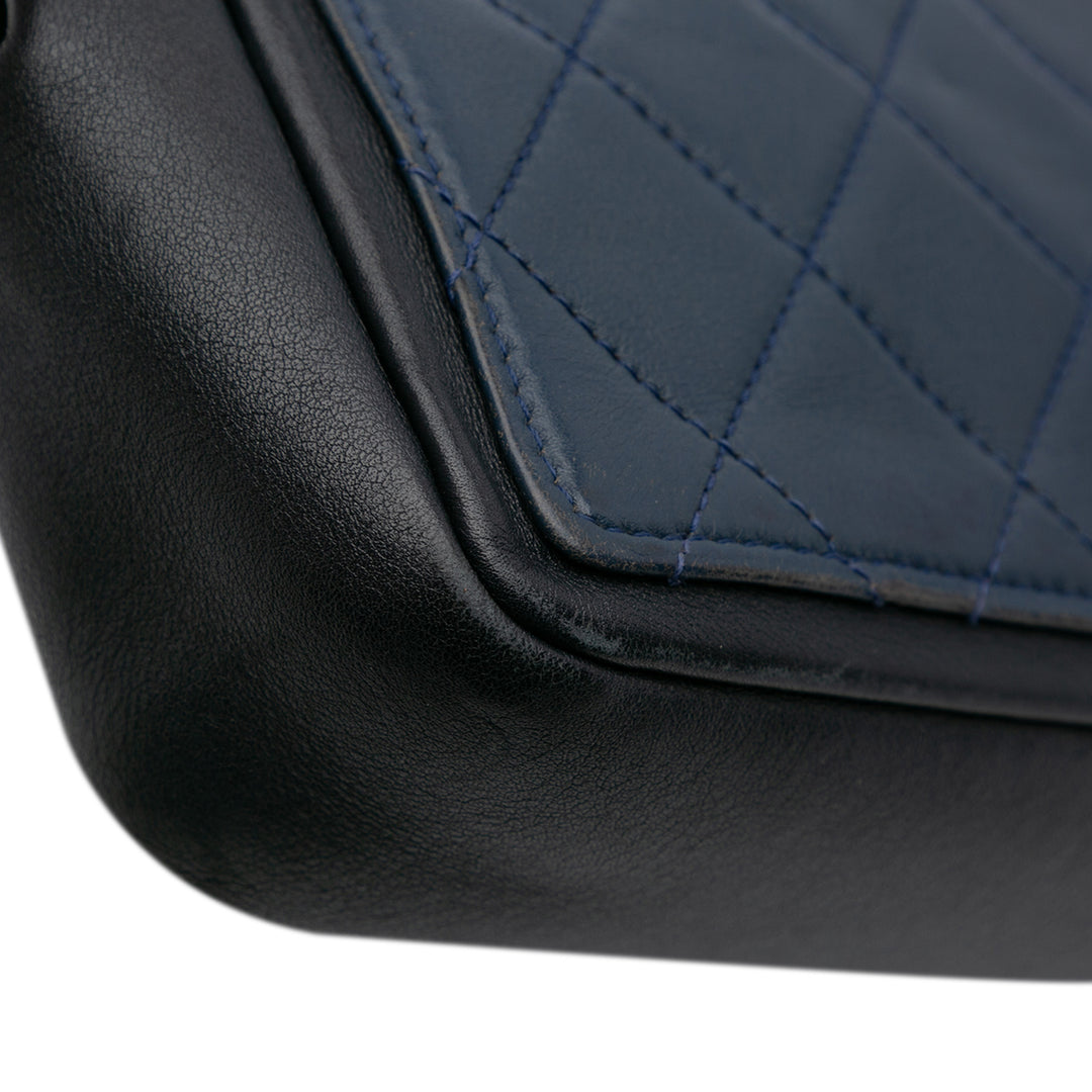 Chanel Bicolore Graphic à rabat Moyen Cuir de veau
