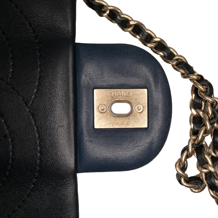 Chanel Bicolore Graphic à rabat Moyen Cuir de veau