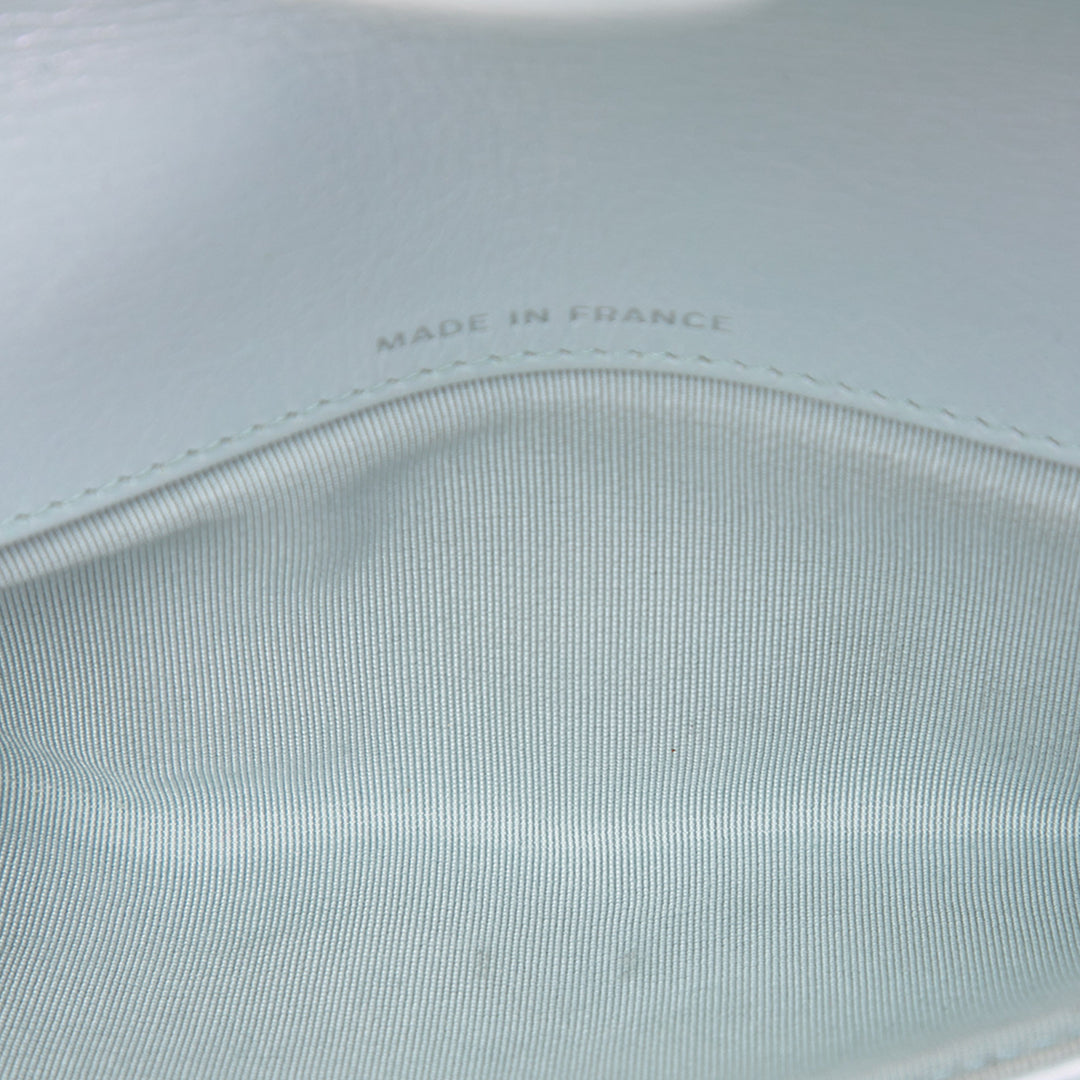 CC Matelassé Irisé Sunglasses Étui avec chaîne Cuir d'agneau Bleu
