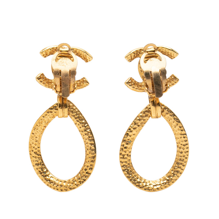 Chanel Boucles d'oreilles CC Dangle À clip plaqué or – vue 2 – GABY PARIS