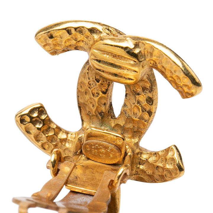 Chanel Boucles d'oreilles CC Dangle À clip plaqué or – vue 3 – GABY PARIS