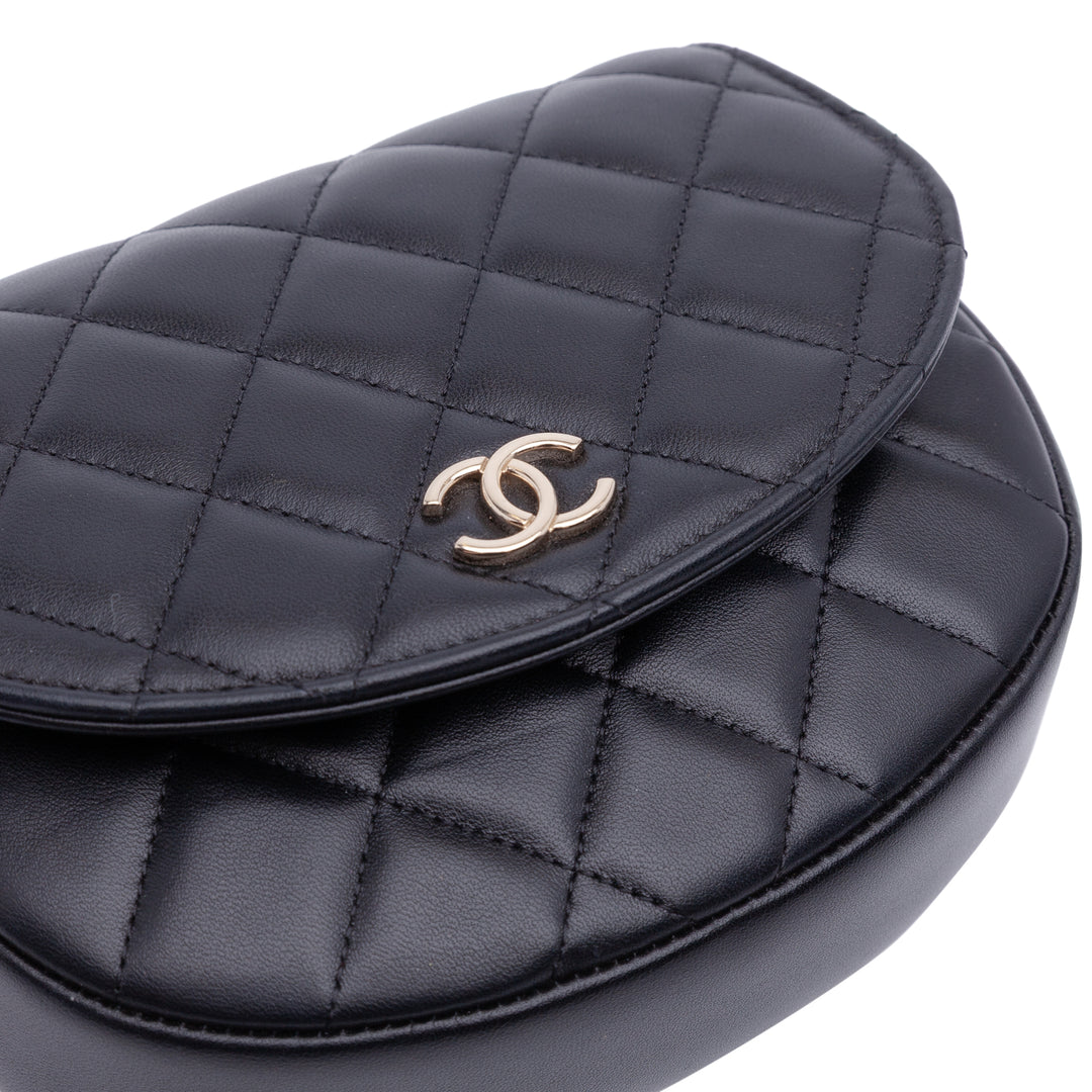 Chanel CC Matelassé Cuir d’agneau Half Moon anse supérieure à rabat