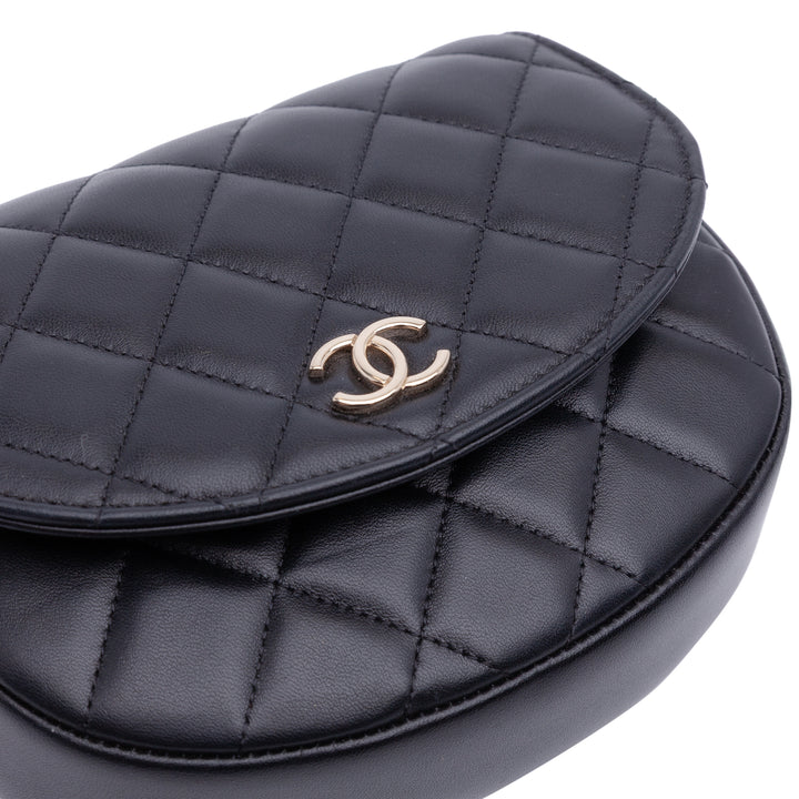 Chanel CC Matelassé Cuir d’agneau Half Moon anse supérieure à rabat