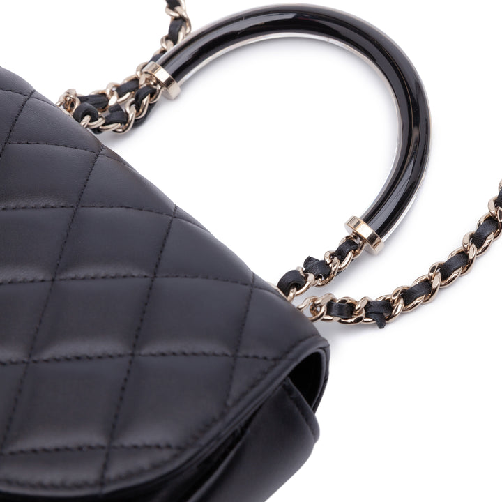 Chanel CC Matelassé Cuir d’agneau Half Moon anse supérieure à rabat