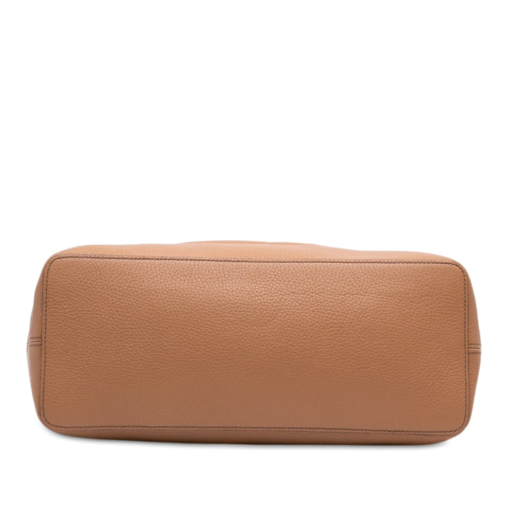 Pebbled Soho Hobo Grand Cuir de veau Beige