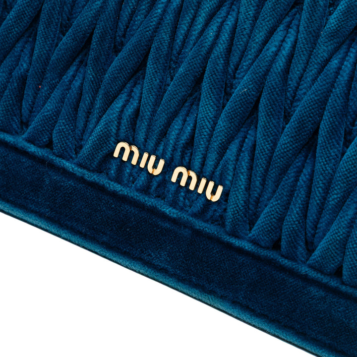 Miu Miu Velluto Matelasse Confidential Chain Sac porté croisé Bleu