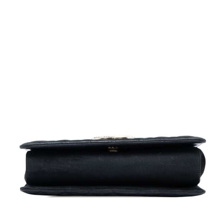 Chanel Matelassé Perles fantaisie And Cristal CC Chaîne à rabat Noir – vue 3 – GABY PARIS