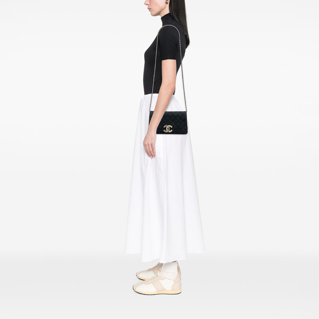 Chanel Matelassé Perles fantaisie And Cristal CC Chaîne à rabat Noir – vue 5 – GABY PARIS