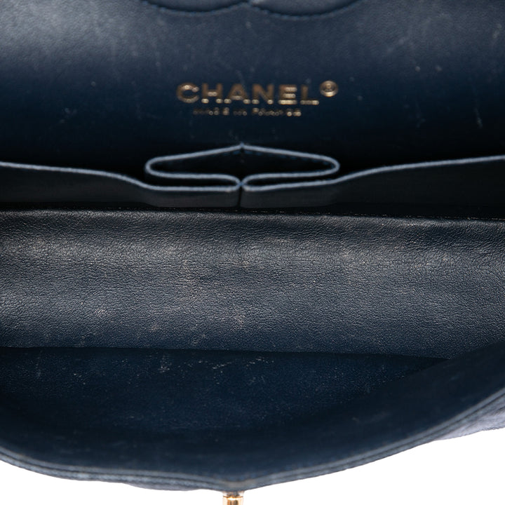 Chanel Sac porté épaule Classic Double rabat Moyen Cuir caviar Bleu – vue 4 – GABY PARIS
