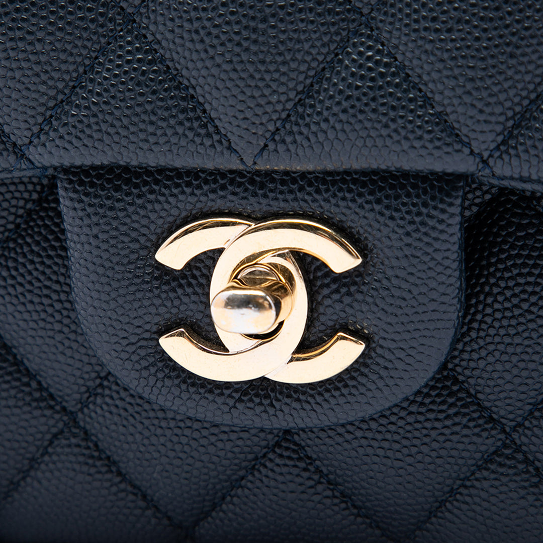 Chanel Sac porté épaule Classic Double rabat Moyen Cuir caviar Bleu – vue 5 – GABY PARIS