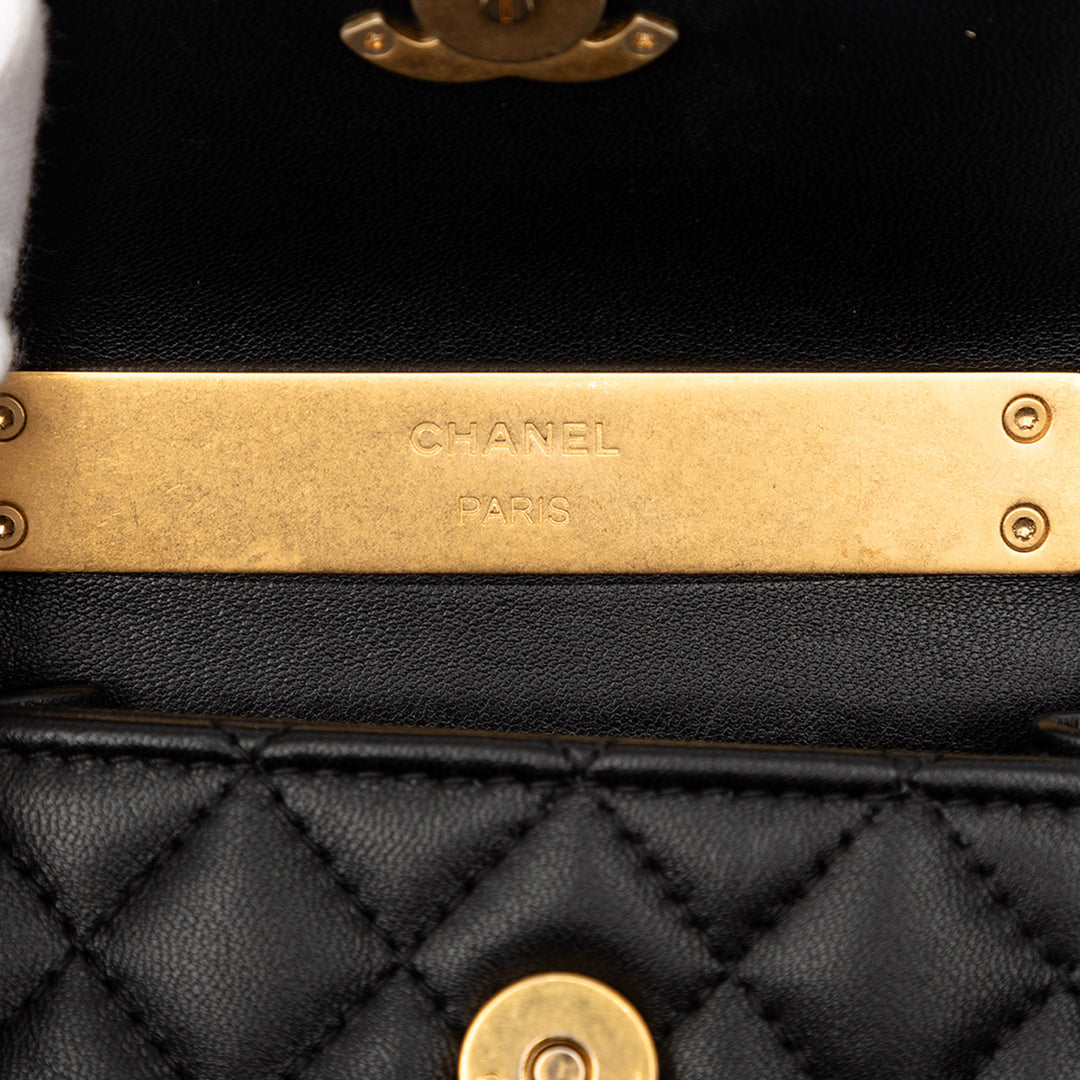 Chanel Mini CC Matelassé Cuir d’agneau Émail sac à anse supérieure