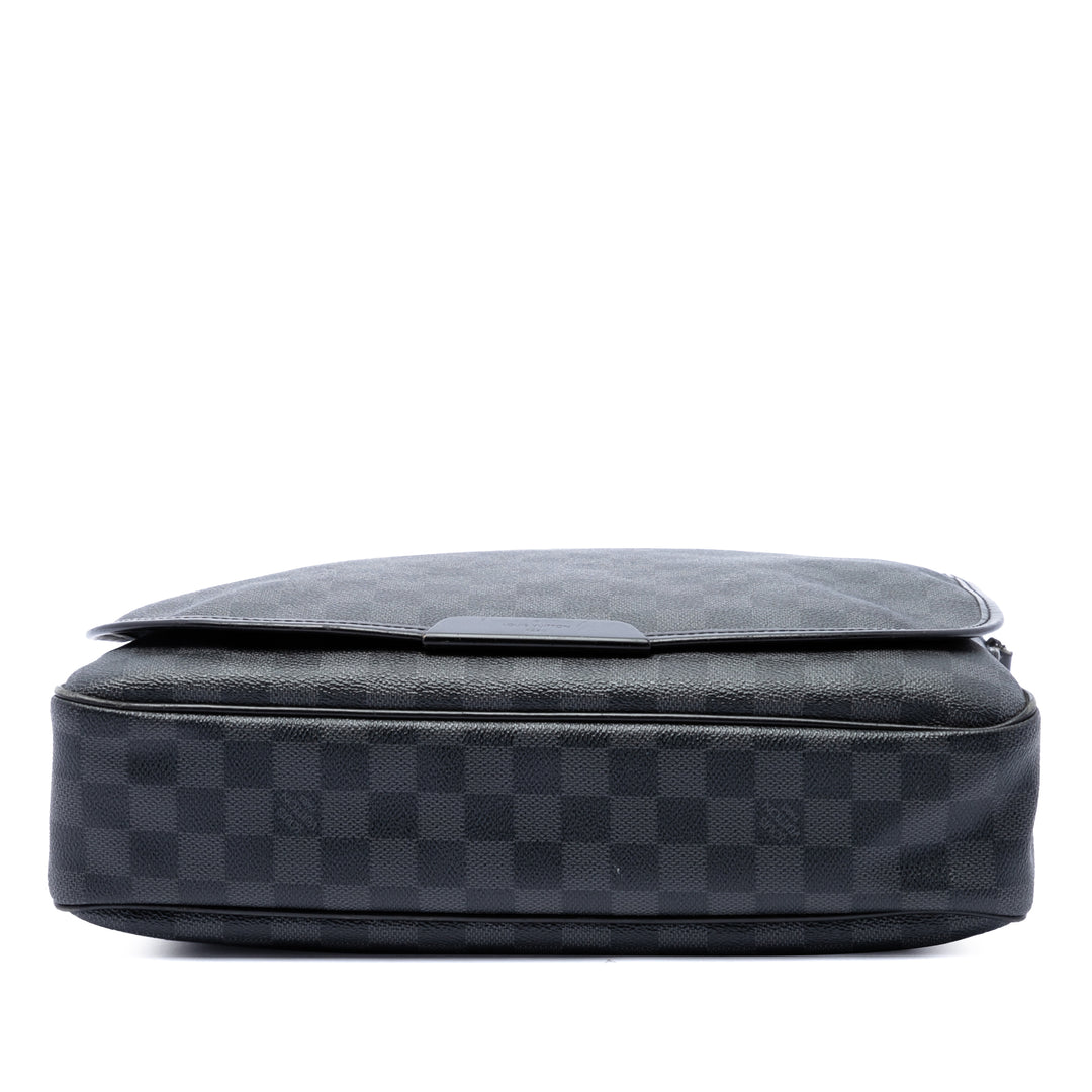 Louis Vuitton Sac bandoulière Daniel Damier Graphite MM Noir – vue 3 – GABY PARIS