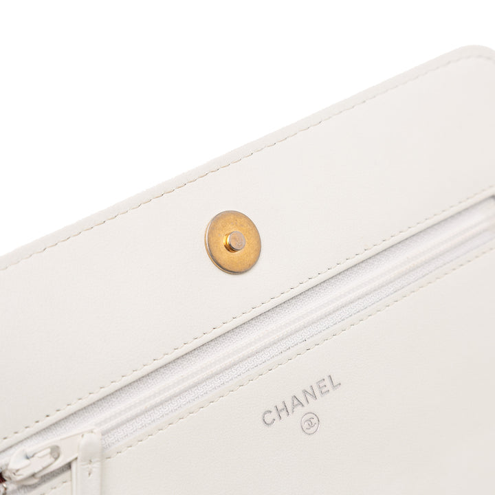 Chanel Quilted Aged Cuir de veau Gabrielle Wallet On Chain Blanc