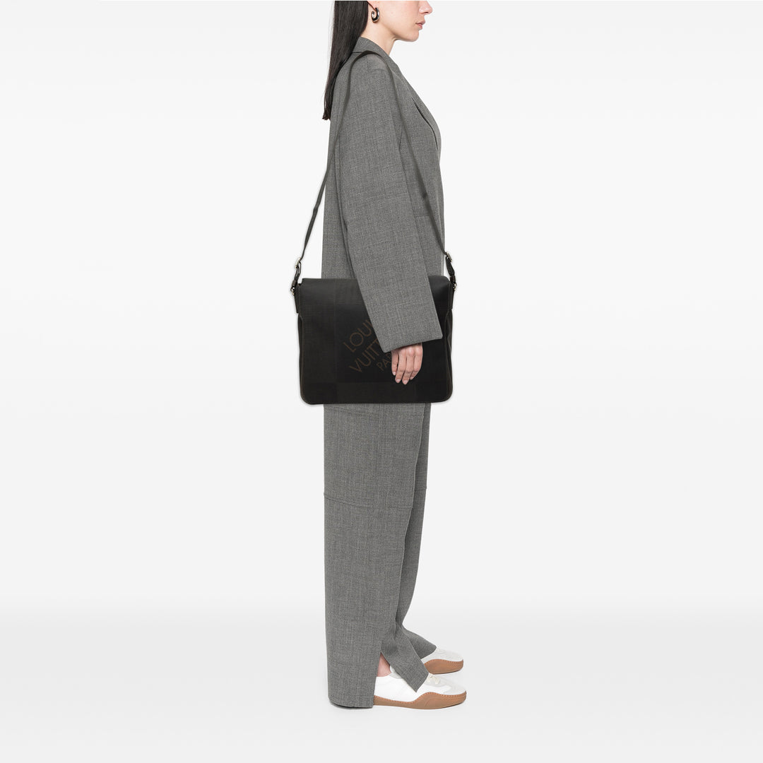 Louis Vuitton Sac bandoulière Damier Geant Messenger Noir – vue 8 – GABY PARIS