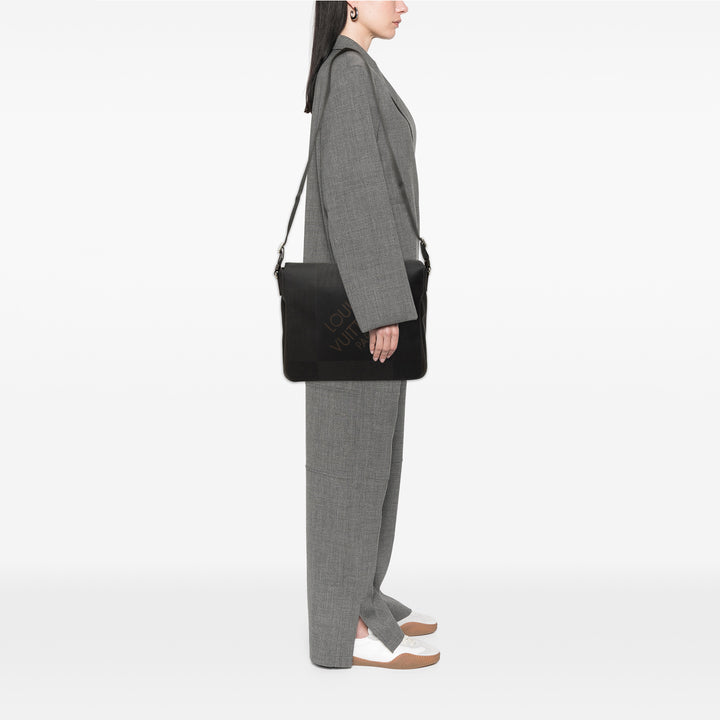 Louis Vuitton Sac bandoulière Damier Geant Messenger Noir – vue 8 – GABY PARIS