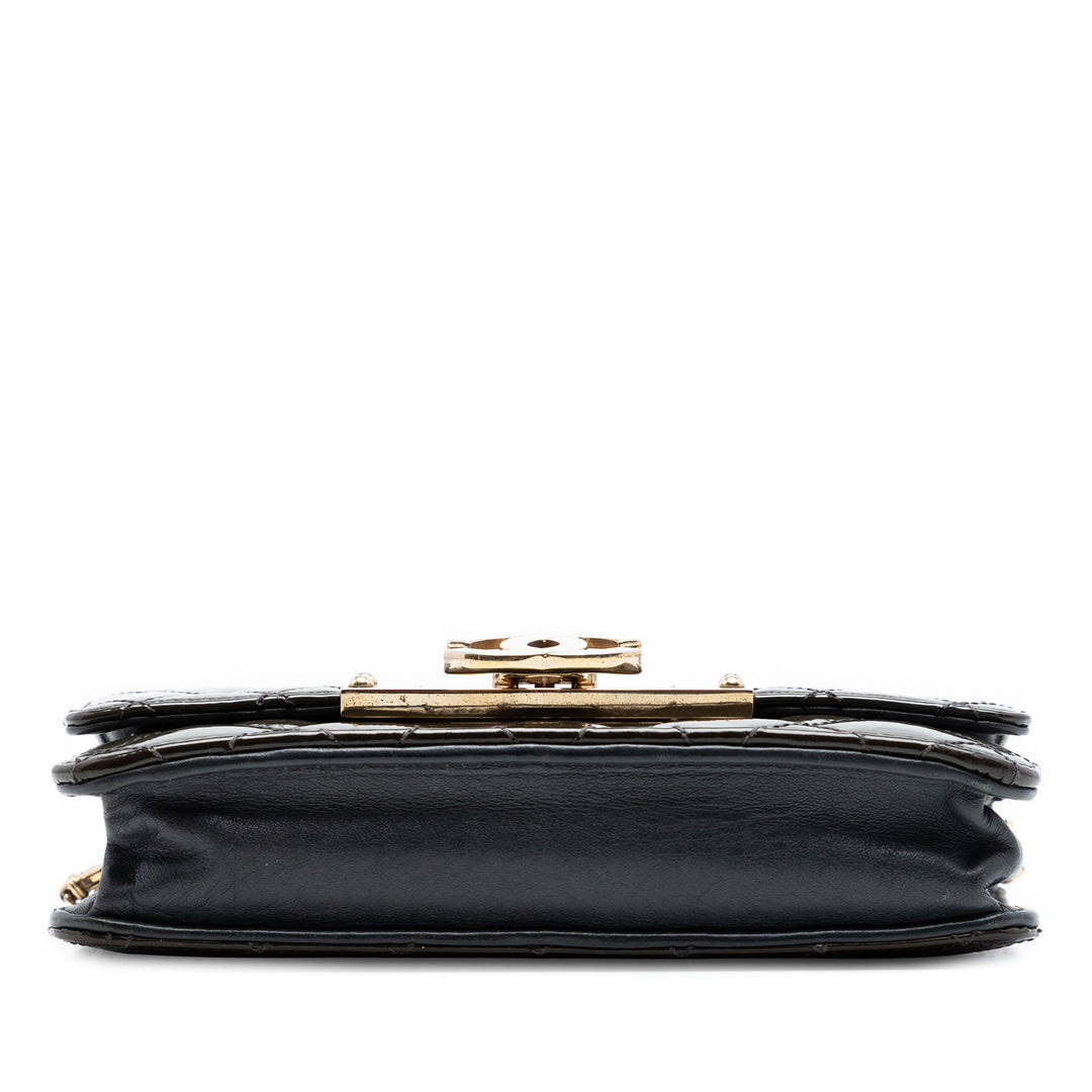 Chanel Matelassé Cuir verni Golden Class Wallet on Chain